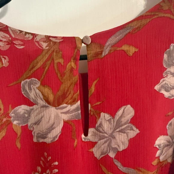 Vince Camuto Red Floral Sleeveless Blouse - Picture 4 of 6